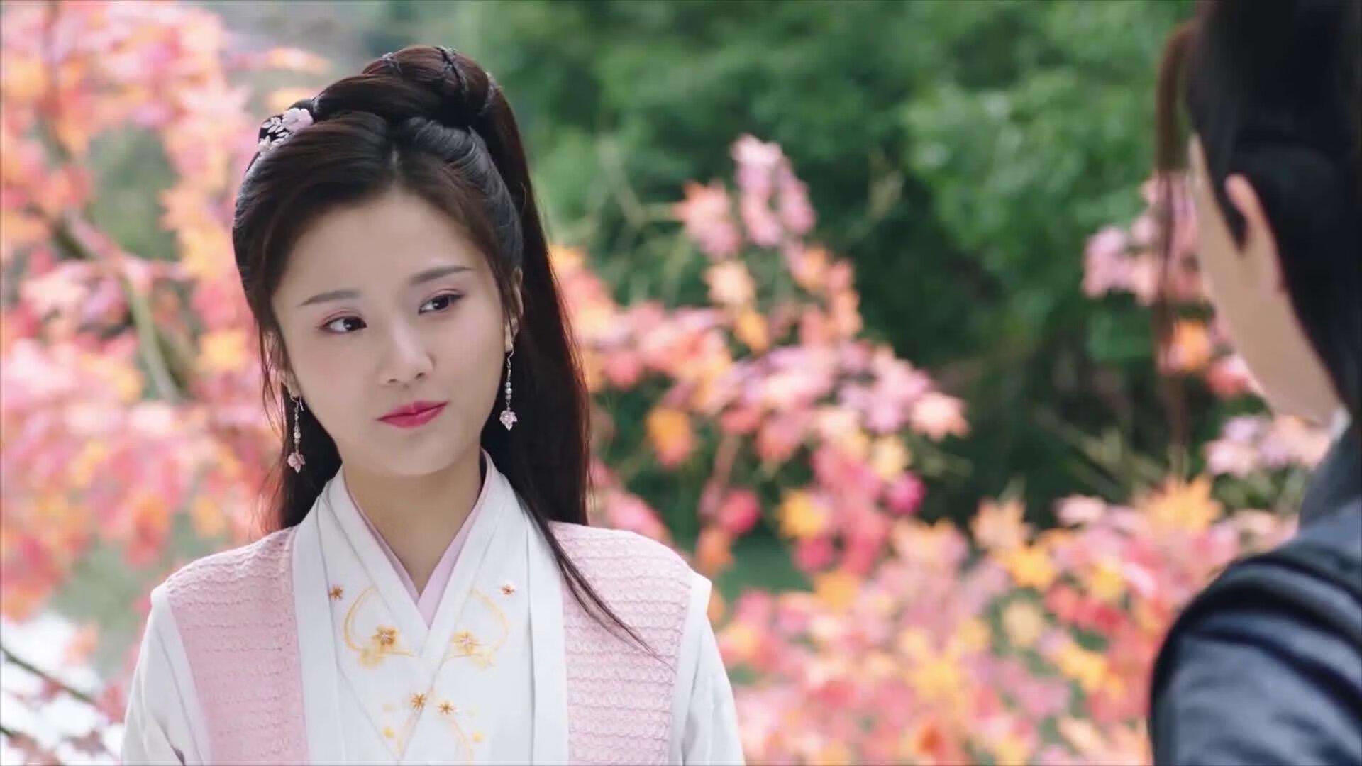 《电竞明星的跨界合作:从直播到品牌代言》,电竞明星代言的产品