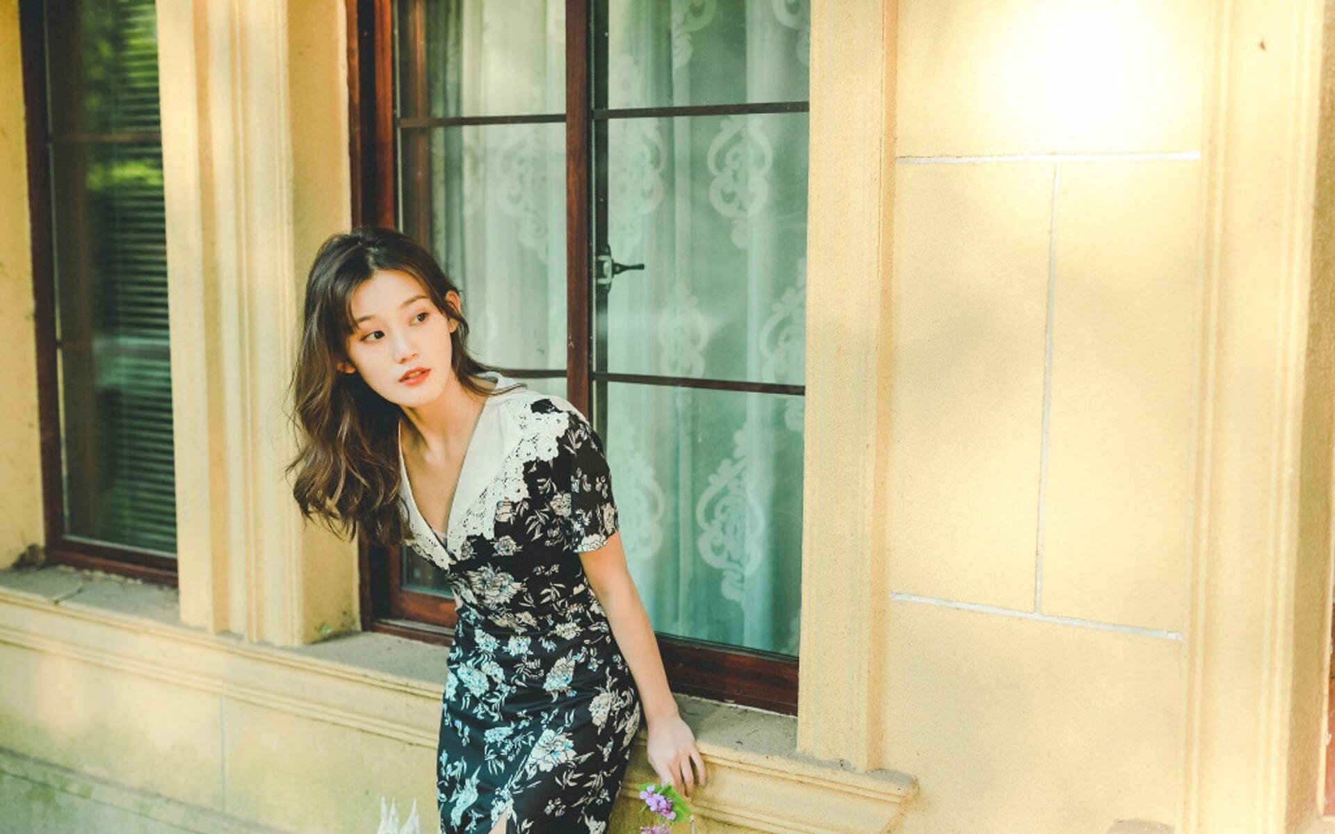 城市篮球夜场赛成为全民健身新风尚，激发青少年运动热情，夜间篮球比赛