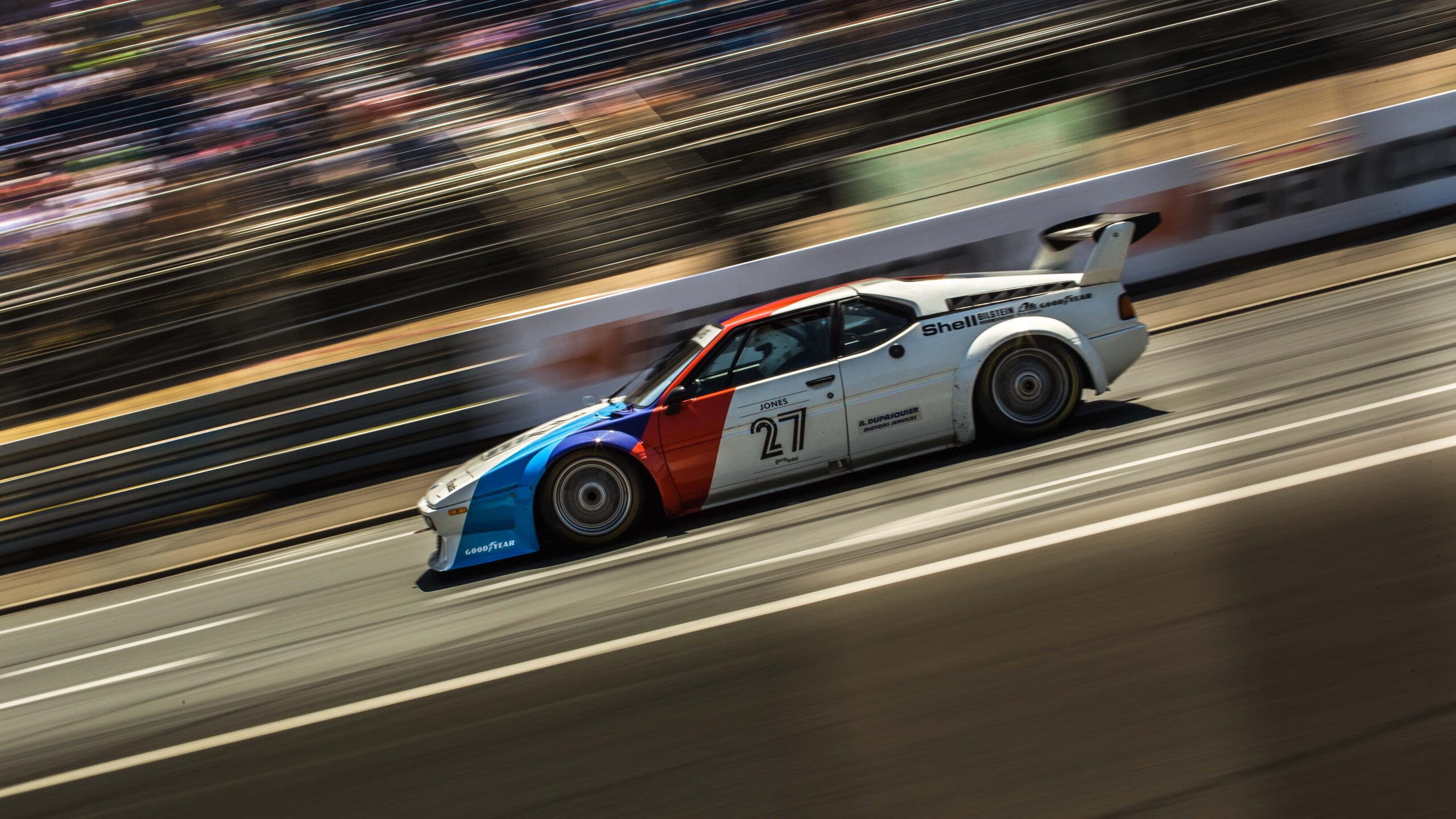 kaiyun开云·官方网站-赛场压力山大：车手们的心理调适秘诀，赛车行驶时对地面的压力